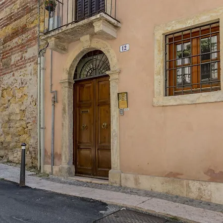 L'ultima Rosa - アパート *