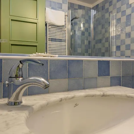 L'ultima Rosa - アパート